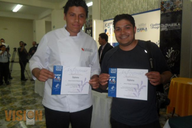 Alumnos del ICATMI obtienen tercer lugar en concurso nacional gastronómico.