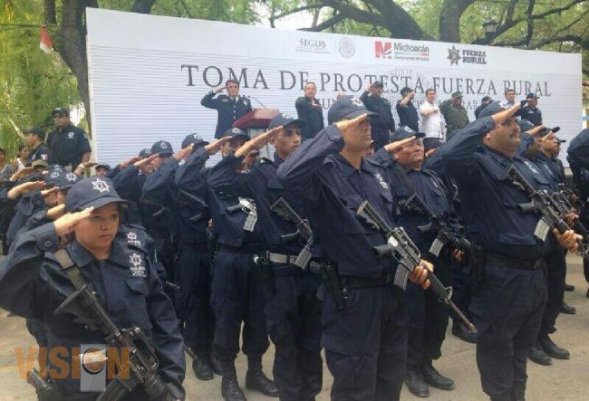 Toman protesta 112 elementos de la Policía Rural Estatal en La Huacana y Churumuco.