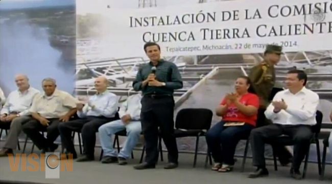 Entrega Peña Nieto 30 ambulancias de terapia media intensiva y 6 unidades y megaunidades moviles.