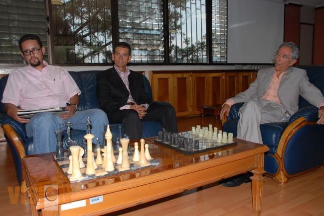 Recibe Salvador Jara visita del Presidente del Colegio de Economistas de Michoacán