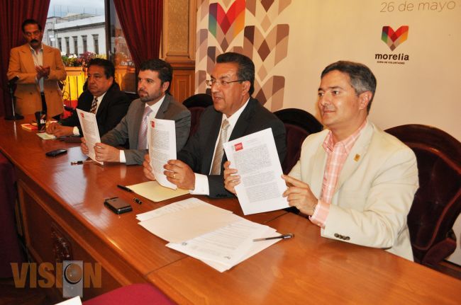 Firma Ayuntamiento de Morelia convenio para el mando policial unificado