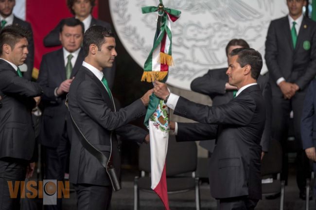 El Presidente Enrique Peña Nieto encabeza abanderamiento de la Seleccion Nacional