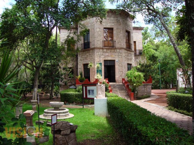 Busca Museo de historia natural concientizar a la población sobre la conservación de la naturaleza.