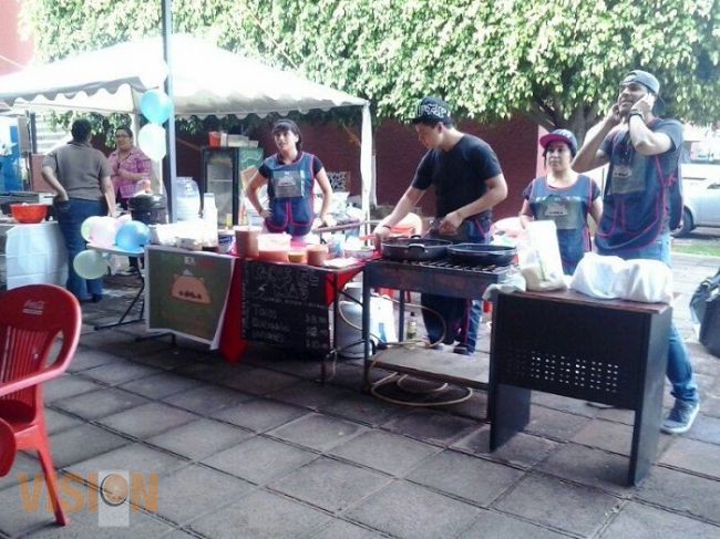 UVAQ deleita con la 4ta Feria del Taco 