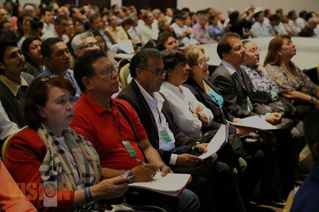 Docentes comparten experiencias en uso de TIC´S