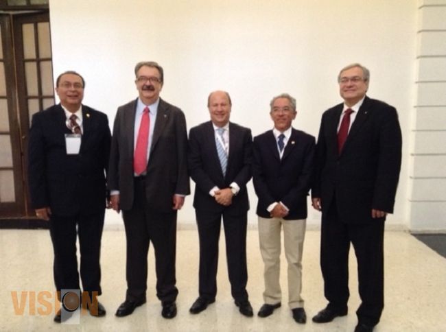Rector Jara Guerrero asiste a reunión del Consejo de Universidades e Instituciones afines