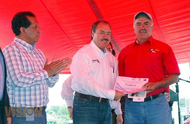 Entrega Sedesol obras de electrificación en Maravatío