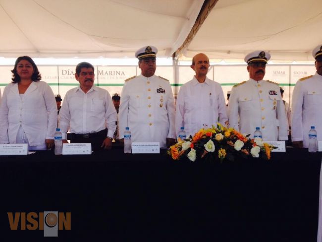 El Gobernador Fausto Vallejo preside en Lázaro Cárdenas Dia de la Marina
