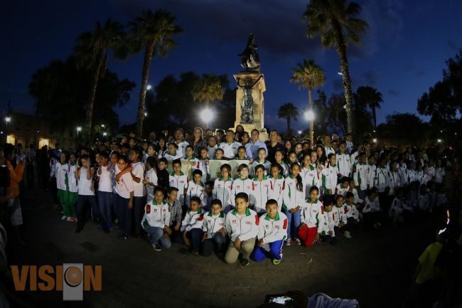 Abanderan a la Delegación Michoacana que participará en juegos deportivos escolares en Nayarit.