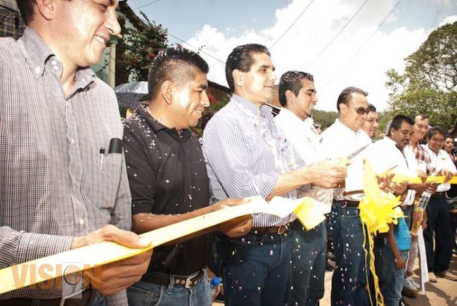 Inaugura Silvano obras en Tinguindín para beneficio de los michoacanos