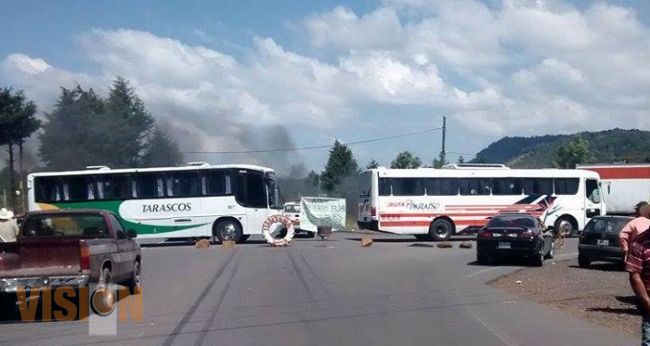 Con un bloqueo, exigen justicia pueblo indígena