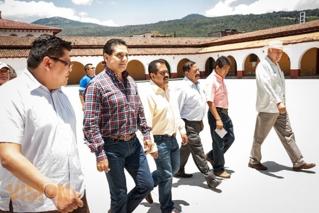 Buscará Silvano modificar la ley para impulsar a los artesanos michoacanos a nivel nacional