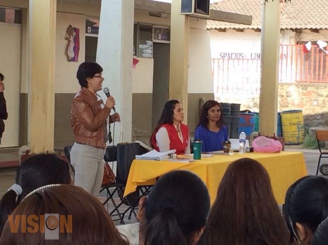 Sistema DIF Estatal imparte capacitación a padres de familia en orientación alimentaria.