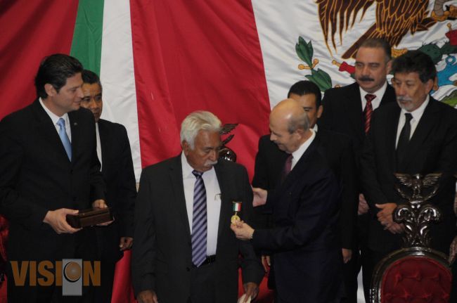 Preside Gobernador Fausto Vallejo entrega de condecoración “Melchor Ocampo”.