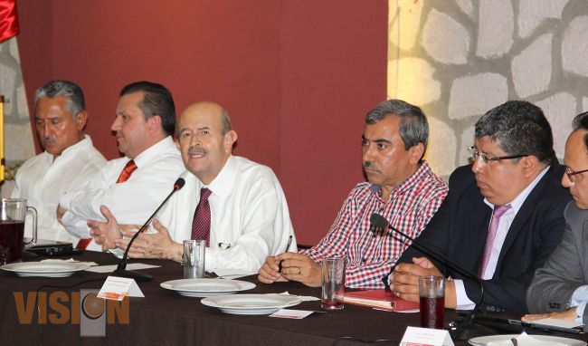 Vanguardista la propuesta de reforma constitucional que impulsa Fausto Vallejo