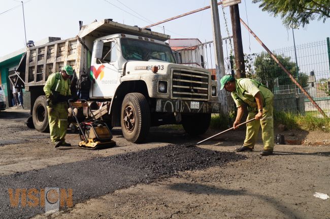 Mantiene Secretaria de Obras Públicas mantenimiento permanente a las vialidades de Morelia.