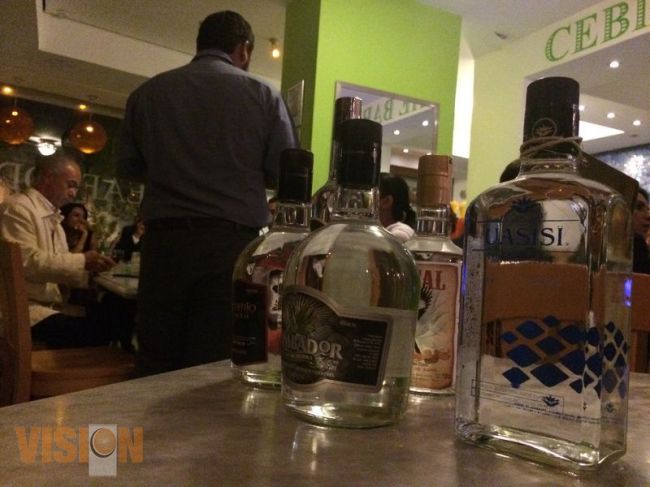 En apoyo al mezcal michoacano presentan “Mezcalofilia”. 