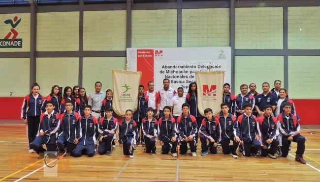Abanderan a la delegación de Michoacán que participará en los 1° Juegos Nacionales Escolares.