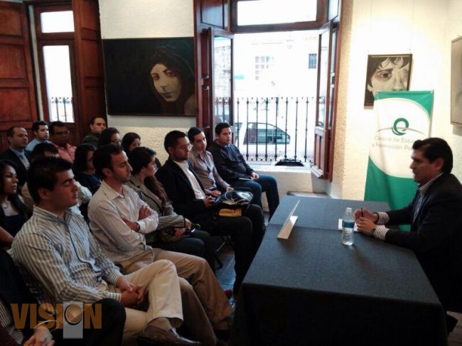 Comparte experiencias Ernesto Núñez con jóvenes con formación política