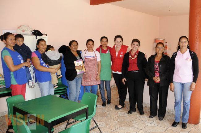 Nelly Sastré supervisó espacios alimentarios en Coeneo.