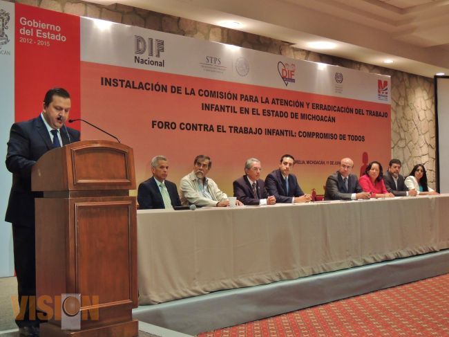 Toman protesta integrantes de la Comisión para la Atención y Erradicación del Trabajo Infantil.