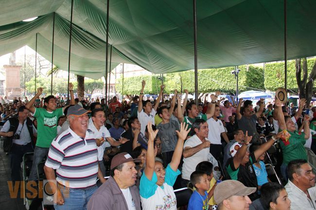 Afición vibró con el México-Camerún en pantalla gigante