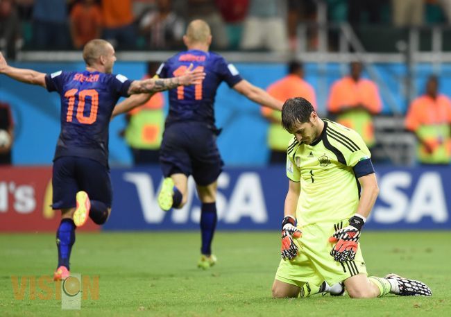 Holanda humilla al Campeón en su debut.
