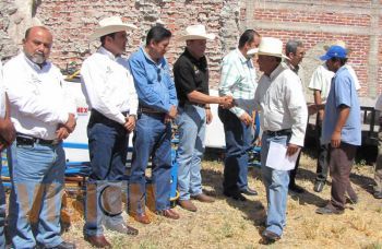 Desarrollo Rural entrega en Numarán recursos