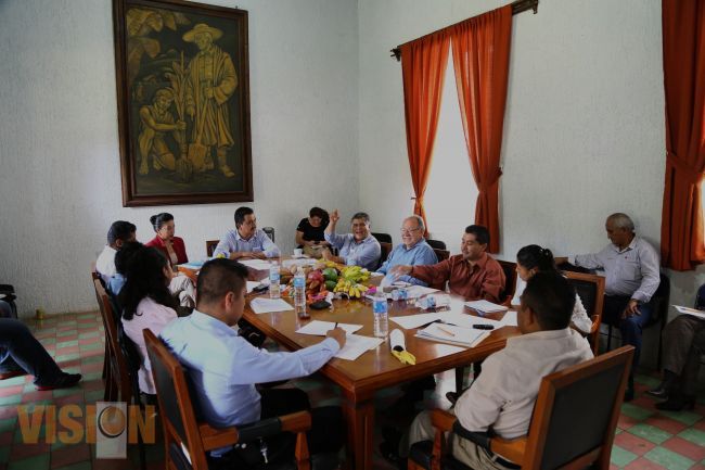 Más de 9 MDP para escuelas de Ziracuaretiro en este 2014
