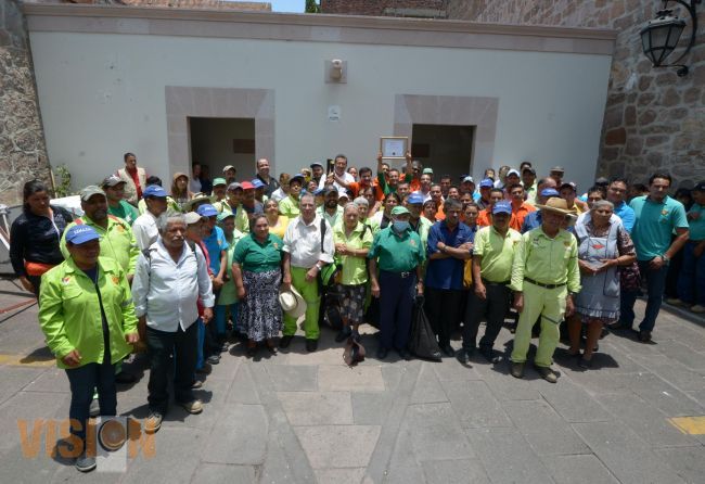 Entrega WLM galardón “escoba de oro” a trabajadores de aseo público municipal.