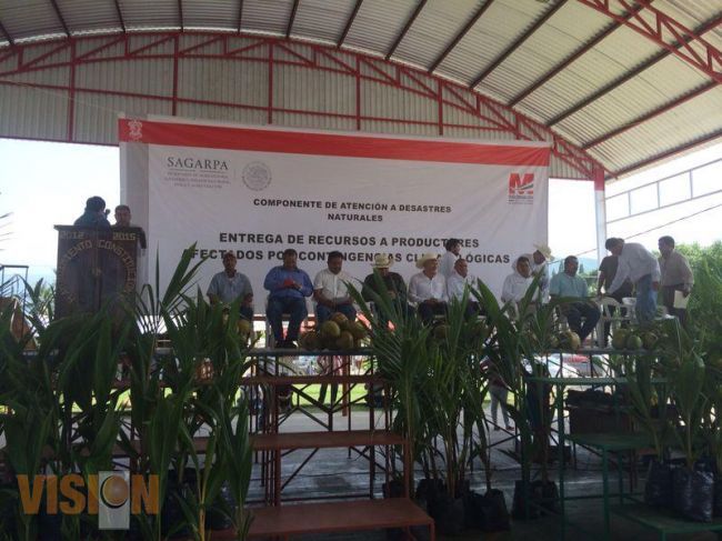 Entregan recursos a productores de la sierra-costa afectados por contingencias climatológicas.