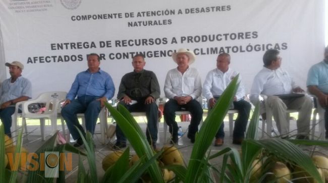 Entrega Sagarpa apoyos a damnificados por el huracán 