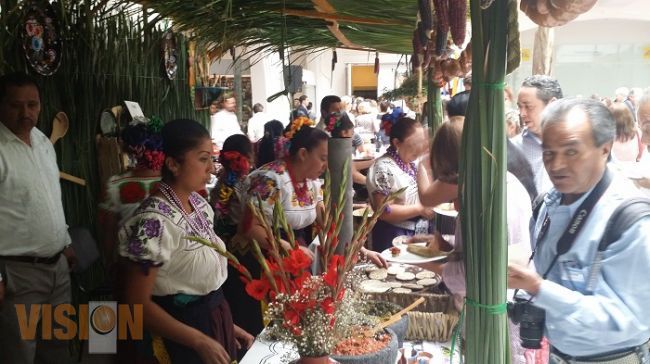 Cocineras Michoacanas junto a los 22 Chefs más renombrados del país