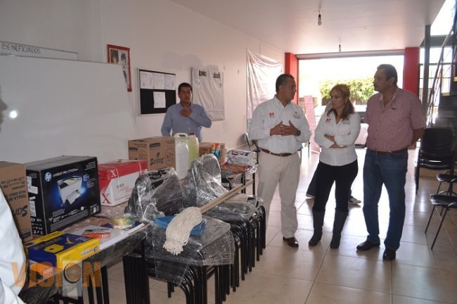 Inicia Icatmi programa de equipamiento en planteles 
