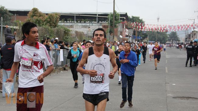 Garantizan seguridad a participantes de carrera atlética 