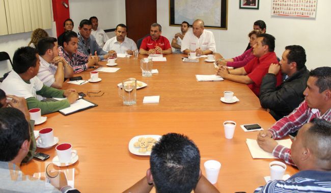 Atiende Aldo Macías a policías municipales y familiares