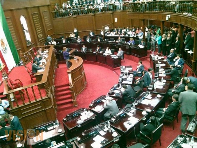  Congreso del Estado de Michoacán aprueba licencia de Fausto Vallejo y eligió a Jara Guerrero