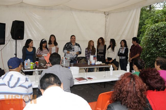 Personal del Sistema DIF Michoacán participa en taller productivo.