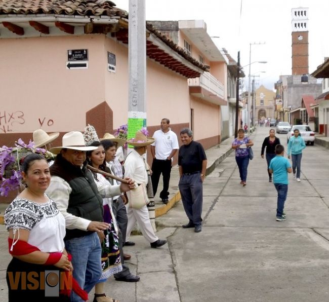 Desfile de los oficios en Chilchota