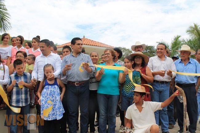 Más obras para los michoacanos entrega Silvano en regiones marginadas del estado