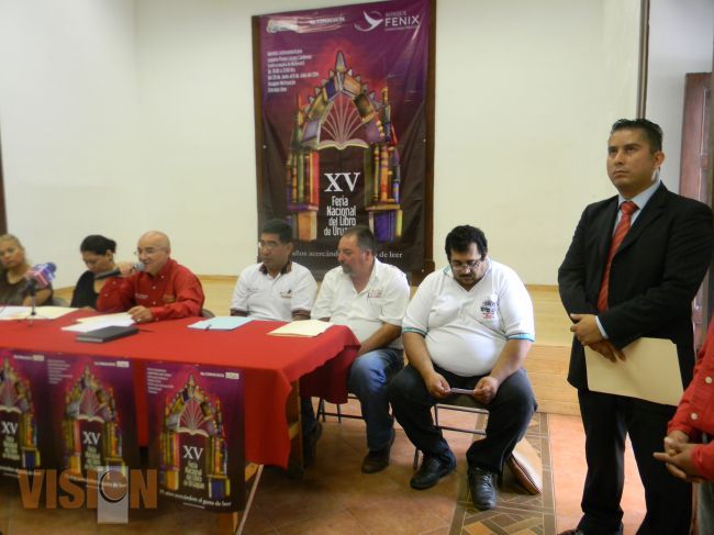 Estará Carlos Cuauhtémoc Sánchez en la Feria del Libro de Uruapan