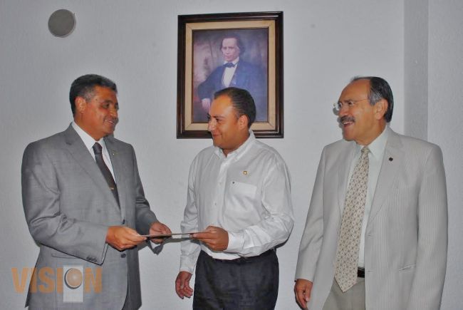 Héctor Cazarez, nuevo secretario particular del rector de la UMSNH.