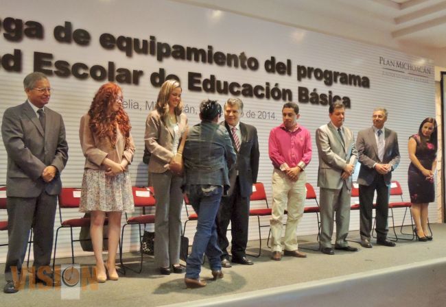 La SEE entrega 150 aulas de medios del programa red escolar de educación básica. 