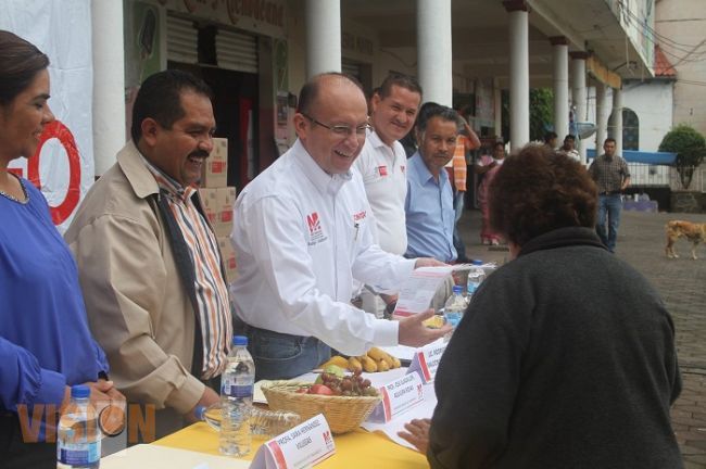 Acerca Gobierno del Estado programas a habitantes de Tingambato