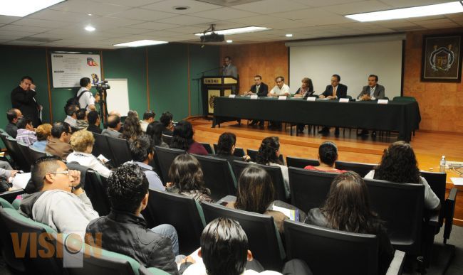 Capacitan a servidores públicos sobre régimen de incorporación fiscal.