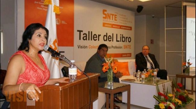 Presentan libro 