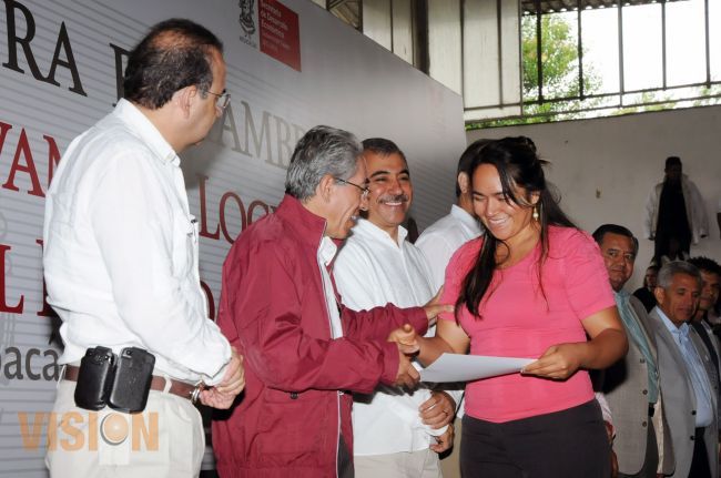 Destina Secretaría del Trabajo 44 mdp para beneficiar laboralmente a los michoacanos.