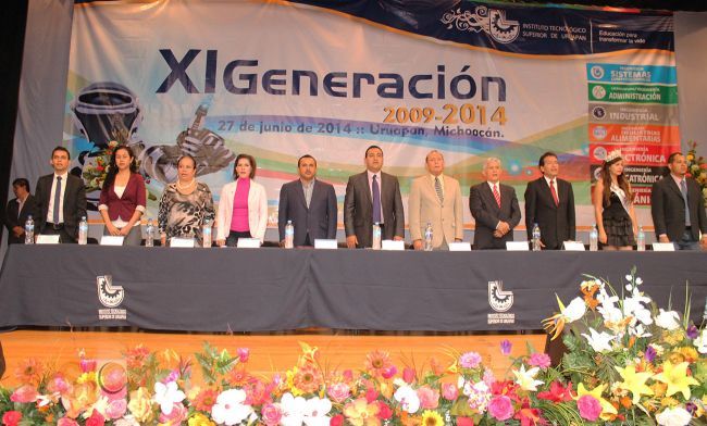 Egresaron 215 profesionistas de la XI Generación del ITSU
