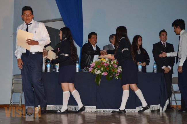 Clausuran ciclo escolar en la Preparatoria Casa del Niño