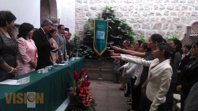 Reconocen a féminas por su trayectoria jurídica
